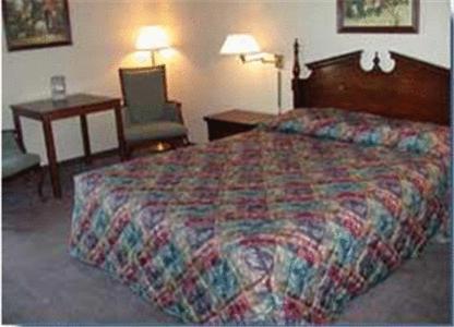 Budget Inn And Suites - Des Moines Room photo
