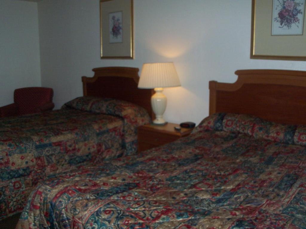 Budget Inn And Suites - Des Moines Room photo